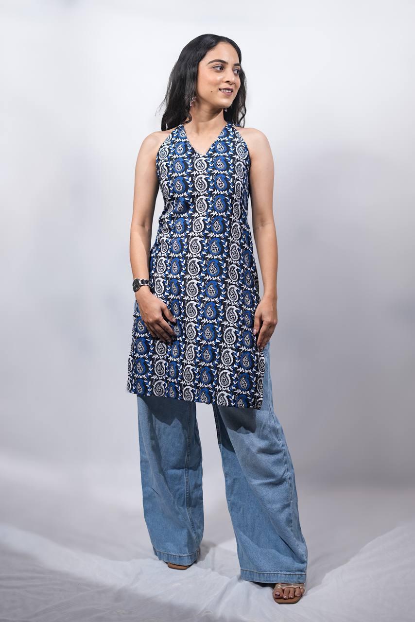 JAMUNA SLEEVELESS LONG KURTI