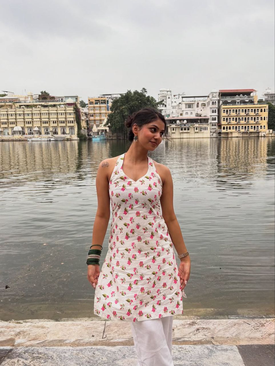 SARA SLEEVELESS LONG KURTI