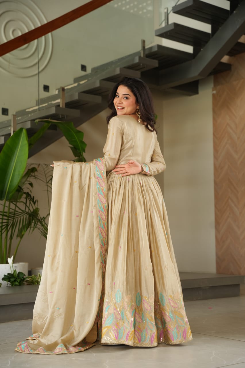 💗 Chinnon Fabric gown with Sequins & Multi Thread Embroidered Work, It looks graceful for women, it Designed to flatter all body types, gowns for women combine the best parts of western and Indian wear into one stunning ensemble. 💝