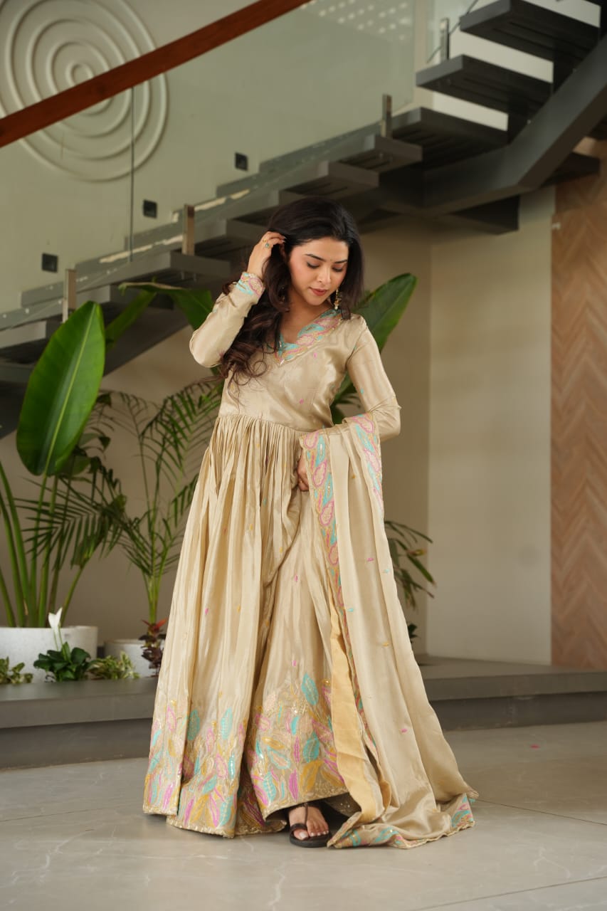💗 Chinnon Fabric gown with Sequins & Multi Thread Embroidered Work, It looks graceful for women, it Designed to flatter all body types, gowns for women combine the best parts of western and Indian wear into one stunning ensemble. 💝