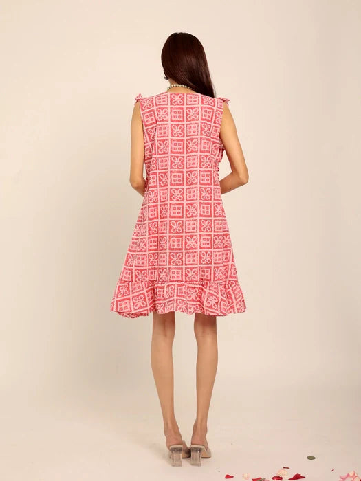Red Daisy – Short