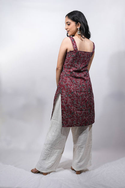 KAYA SLEEVELESS LONG KURTI