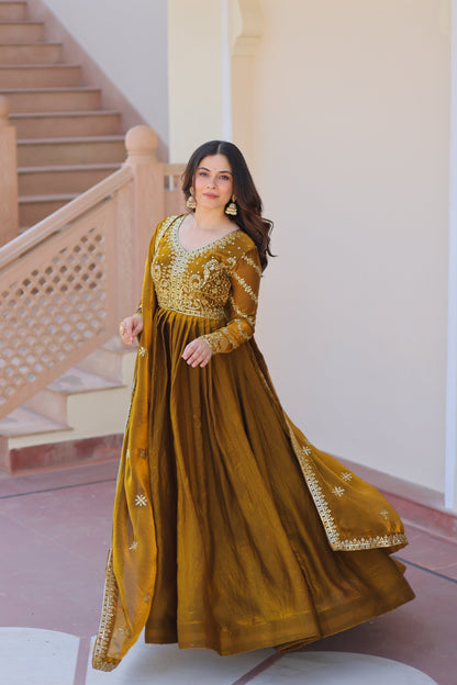 💗 Fendy Fabric gown with Sequins-Multi Embroidered Work Dupatta, it Designed to Smoothly Fitted all body types, gowns for women combine the best parts of  Indian Ethnic & Party wear into  stunning ensemble. 💝🤳 GOWN-DUPATTA COLLECTIONS 2025💃