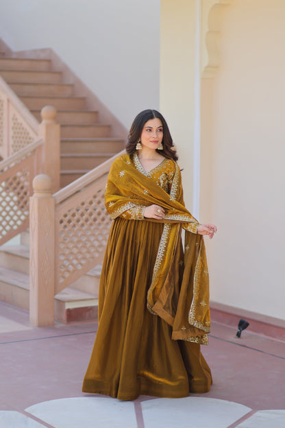 💗 Fendy Fabric gown with Sequins-Multi Embroidered Work Dupatta, it Designed to Smoothly Fitted all body types, gowns for women combine the best parts of  Indian Ethnic & Party wear into  stunning ensemble. 💝🤳 GOWN-DUPATTA COLLECTIONS 2025💃