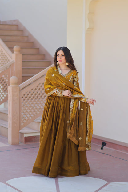 💗 Fendy Fabric gown with Sequins-Multi Embroidered Work Dupatta, it Designed to Smoothly Fitted all body types, gowns for women combine the best parts of  Indian Ethnic & Party wear into  stunning ensemble. 💝🤳 GOWN-DUPATTA COLLECTIONS 2025💃