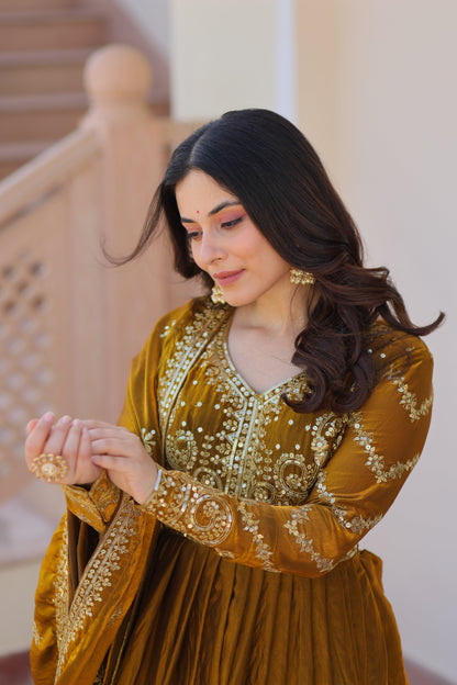 💗 Fendy Fabric gown with Sequins-Multi Embroidered Work Dupatta, it Designed to Smoothly Fitted all body types, gowns for women combine the best parts of  Indian Ethnic & Party wear into  stunning ensemble. 💝🤳 GOWN-DUPATTA COLLECTIONS 2025💃