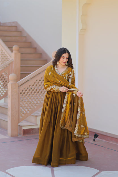 💗 Fendy Fabric gown with Sequins-Multi Embroidered Work Dupatta, it Designed to Smoothly Fitted all body types, gowns for women combine the best parts of  Indian Ethnic & Party wear into  stunning ensemble. 💝🤳 GOWN-DUPATTA COLLECTIONS 2025💃