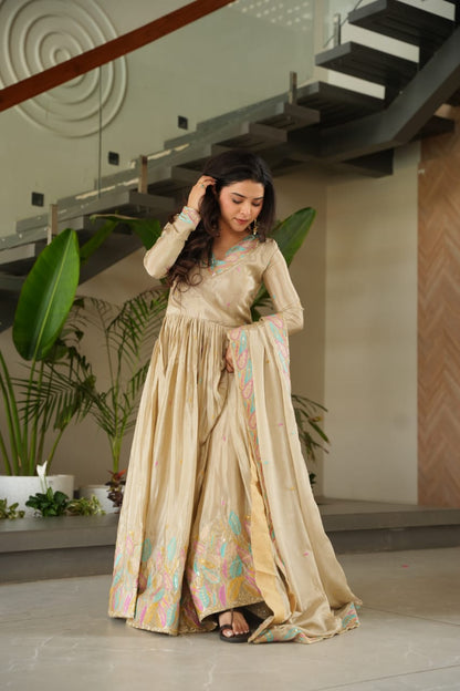 💗  Chinnon Fabric gown with Sequins & Multi Thread  Embroidered Work, It looks graceful for women, it Designed to flatter all body types, gowns for women combine the best parts of western and Indian wear into one stunning ensemble. 💝