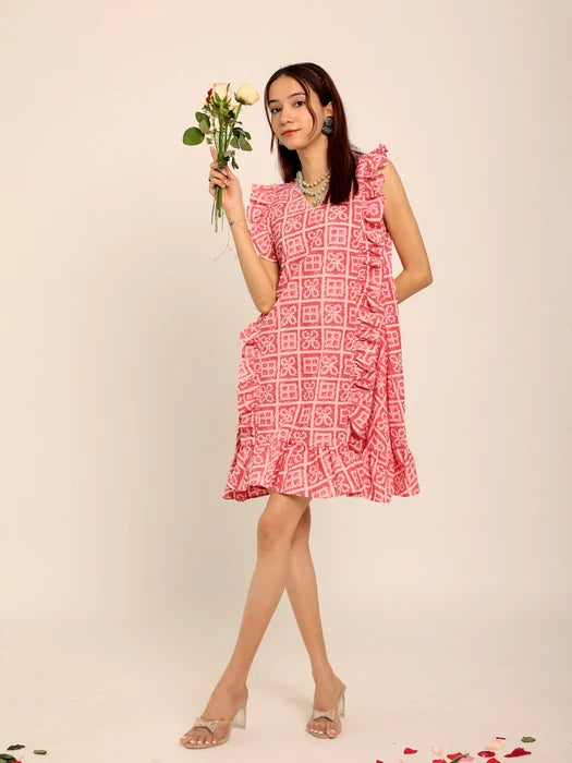 Red Daisy – Short